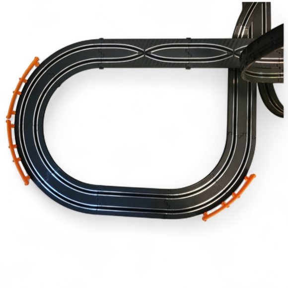 Track Master Slot Racing Set with 2 Cars - Picture 5 of 9